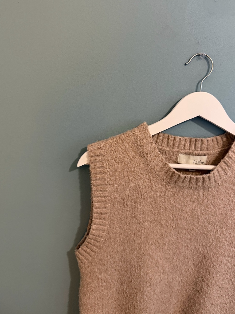 Pinch Crewneck Sleeveless Knit Vest in Taupe